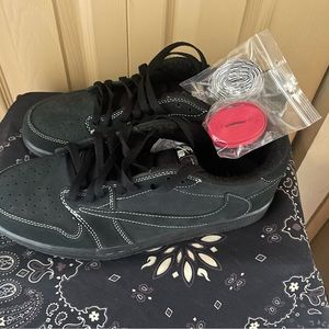 Jordan 1 Travis Scott phantoms size 11